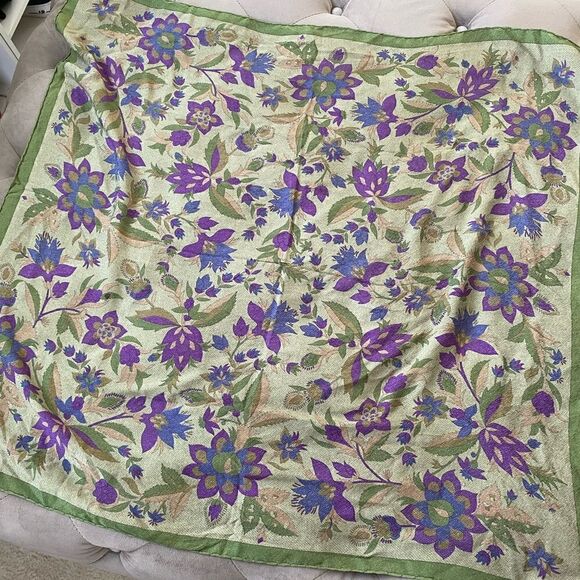 Giorgio Armani silk scarf 32/32 - Picture 1 of 4